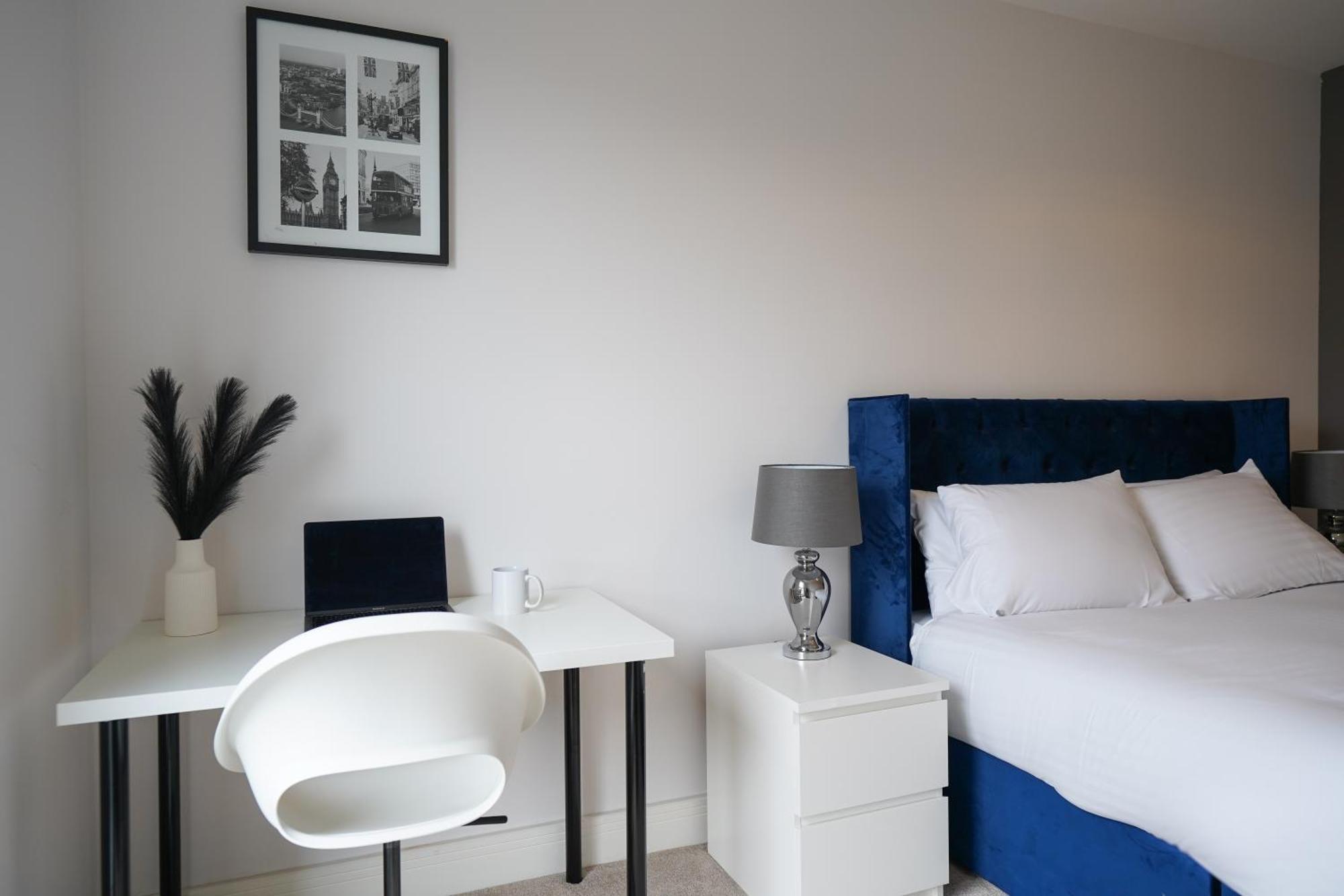 Serenity By The Water: 3 Bed 3 Bath West - Parking Appartamento Londra
